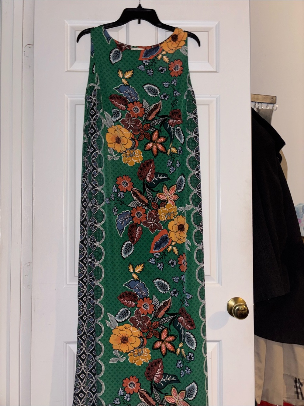 Green Floral Maxi Dress with Sleeveless Cut